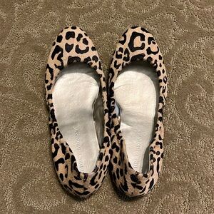 Aubrey Brooke animal print flats. Size 8.